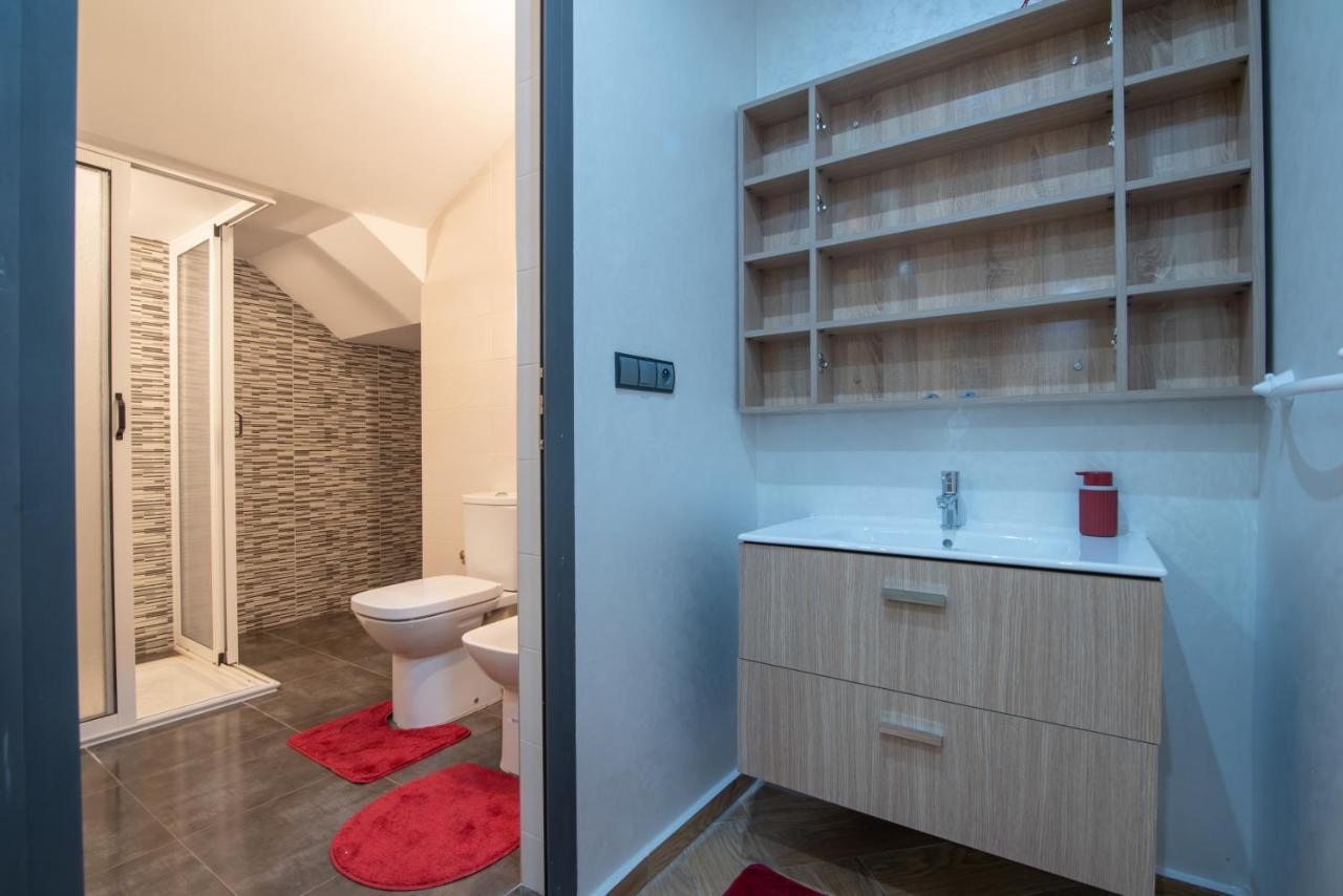 Adam's Apartments: Beach-Near Downtown Stay with Fiber Optic Wi-Fi Agadir Exterior photo